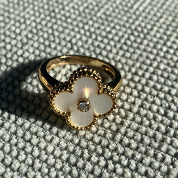 Van Cleef & Arpels Jewelry - Vintage Alhambra Ring Van Cleef
